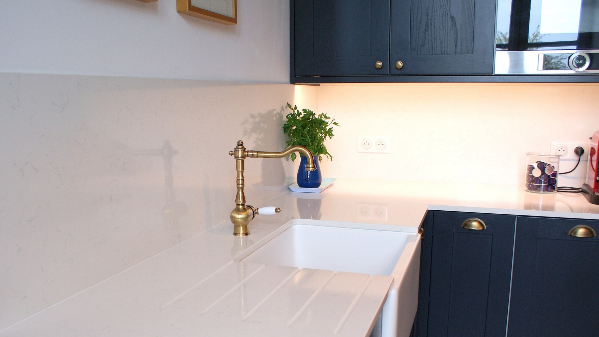 Cuisine a cadre avec plan de travail Silestone Miami Vena Cosentino