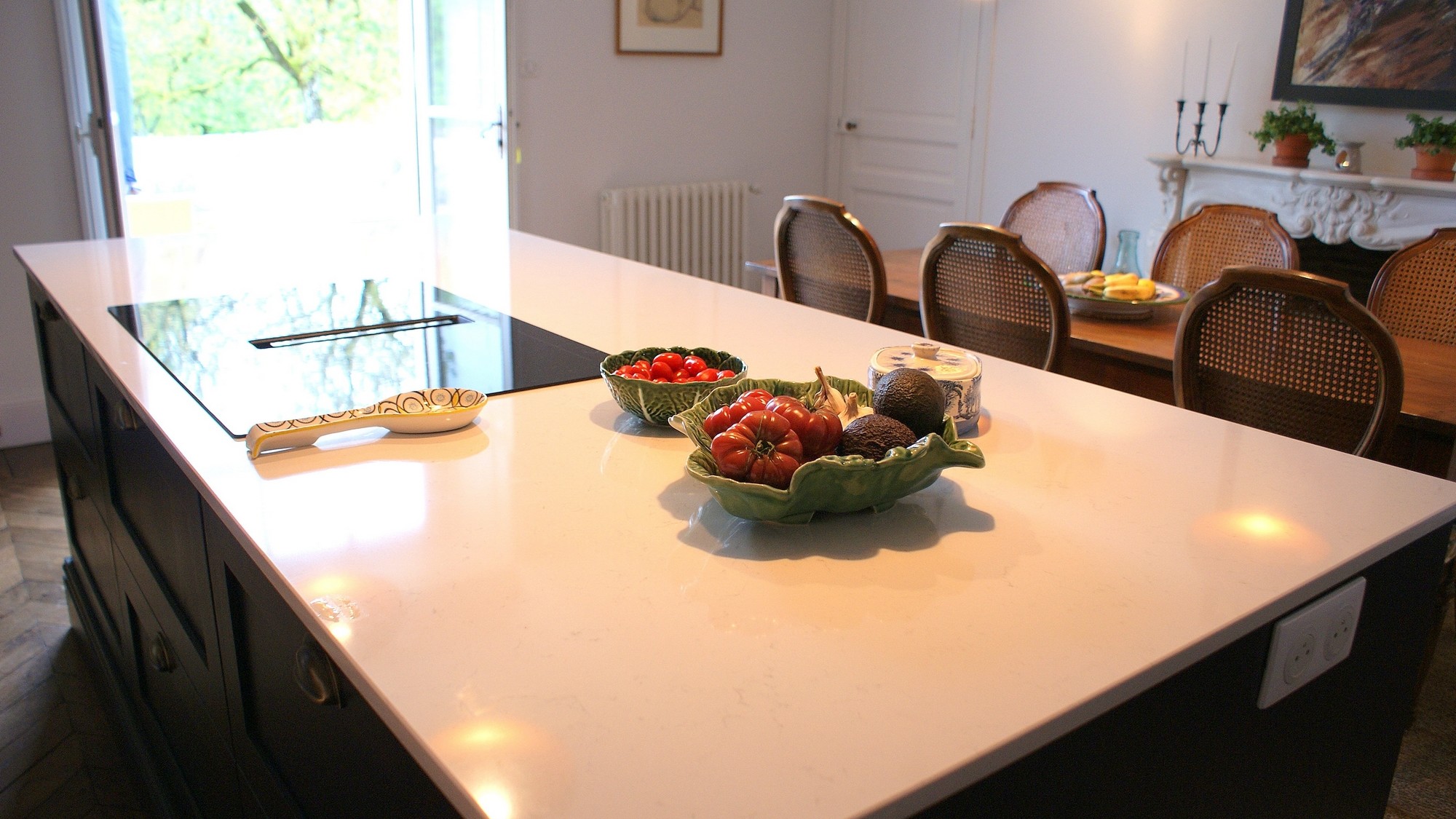 Cuisine a cadre avec plan de travail Silestone Miami Vena Cosentino