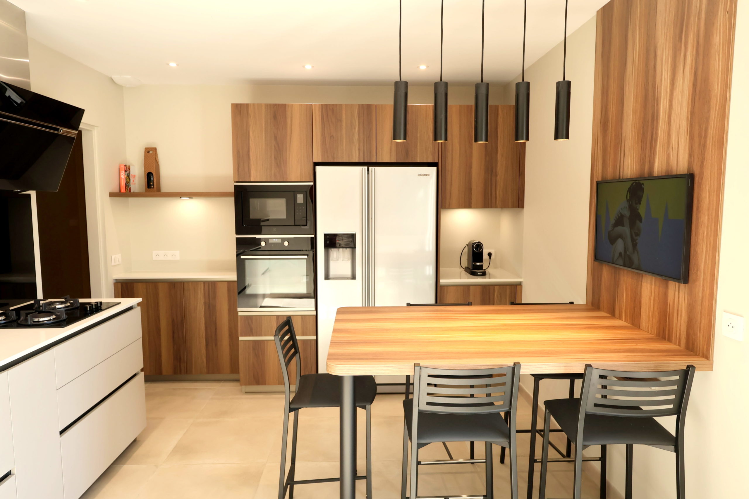 Cuisine neuve dans maison des années 70 en Charente par Cuisine 16