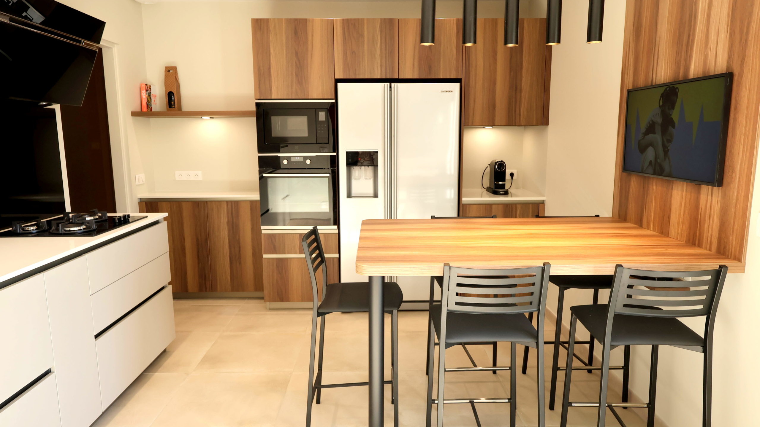 Cuisine neuve dans maison des années 70 en Charente par Cuisine 16