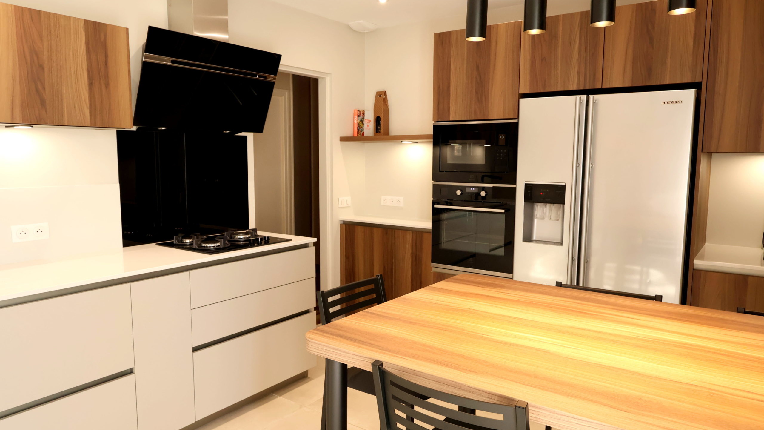 Cuisine neuve dans maison des années 70 en Charente par Cuisine 16